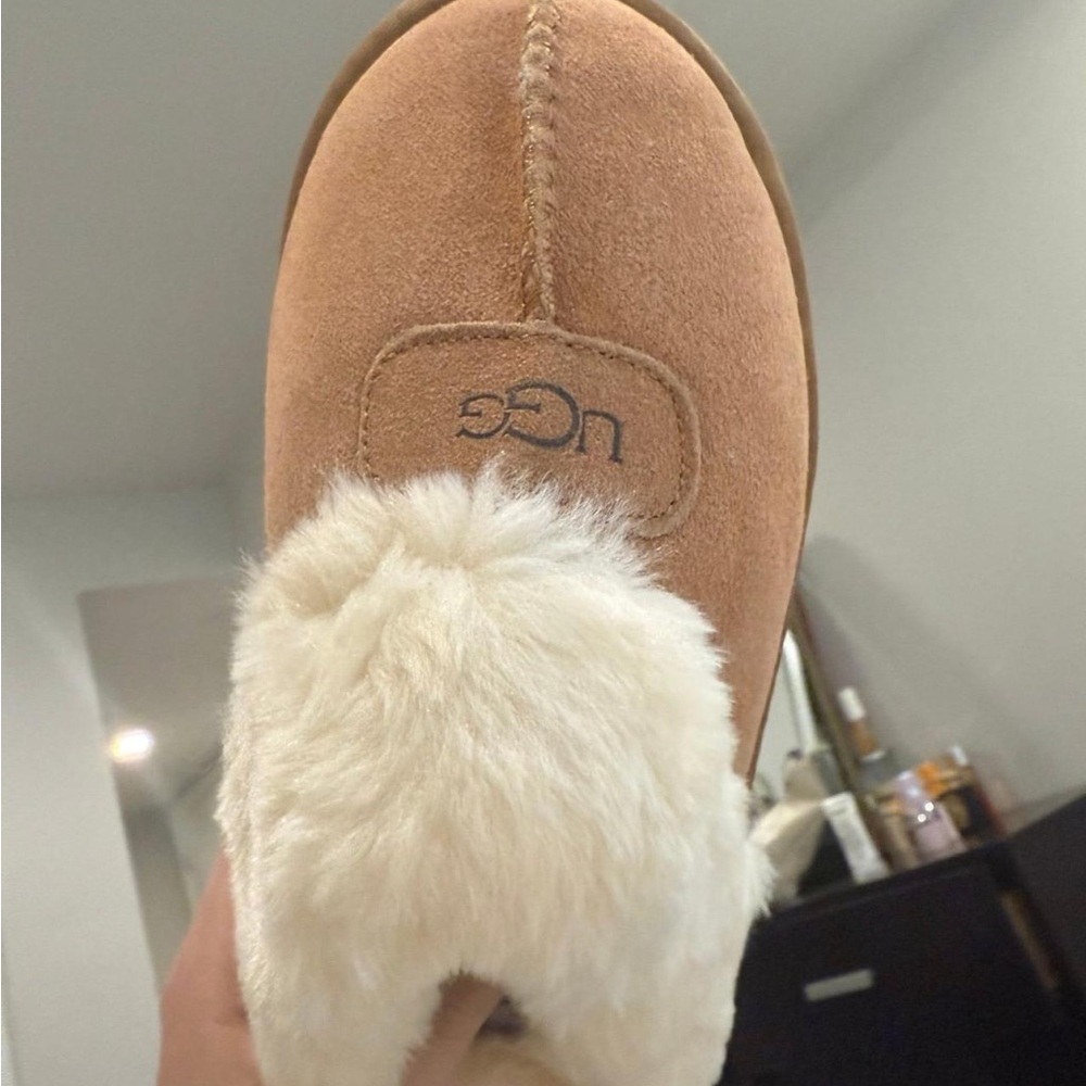 UGG Women's Tan Slippers with Plush Cream Lining - Picture 6 of 7